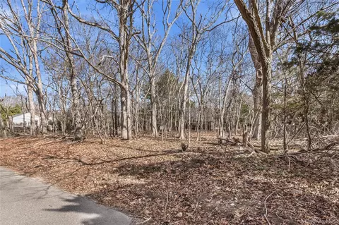 73 Manor Ln S, East Hampton, NY 11937
