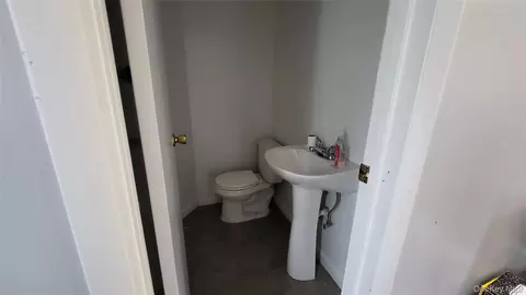 Bath - 47 Kinderhook Dr, Poughkeepsie, NY 12603 photo 1 of 3