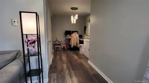 Entry Way - 47 Kinderhook Dr, Poughkeepsie, NY 12603 photo 4 of 11