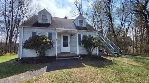 47 Kinderhook Dr, Poughkeepsie, NY 12603