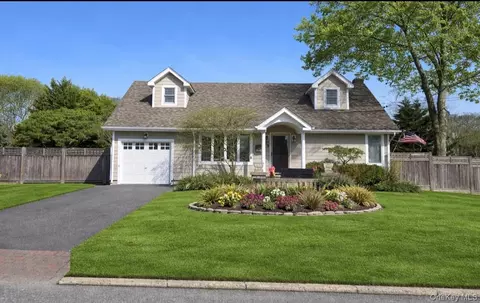 33 2nd St, Bayport, NY 11705