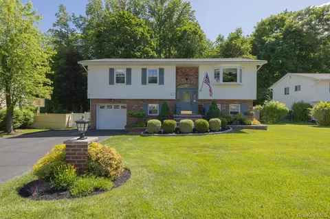 6 Lighthouse Ct, Tomkins Cove, NY 10986