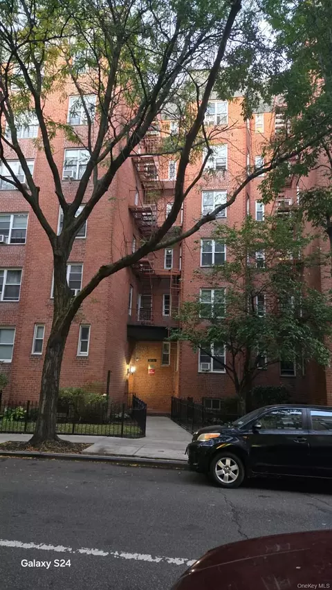 33-16 82nd St #6D, Jackson Heights, NY 11372