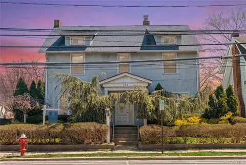 108 Hempstead Ave, Lynbrook, NY 11563