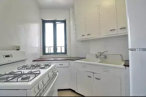 1594 Unionport Rd #9D, New York, NY 10462