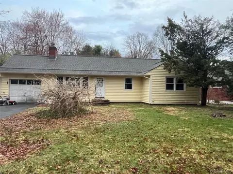 9 Sherwood Dr, Poughkeepsie, NY 12603