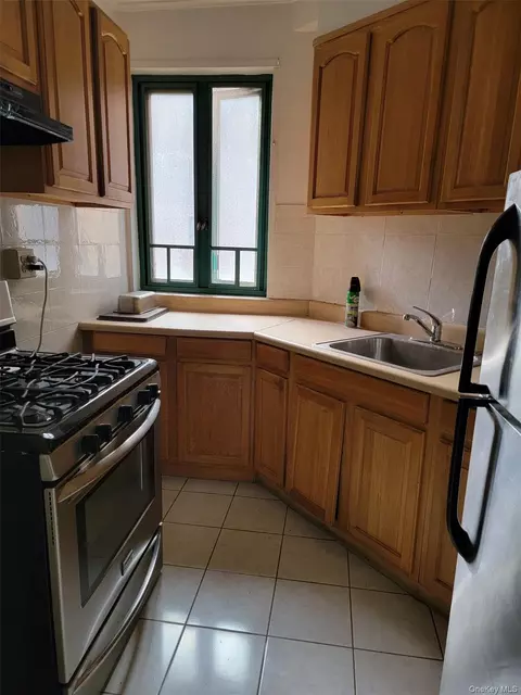 2220 E Tremont Ave #4E, New York, NY 10462