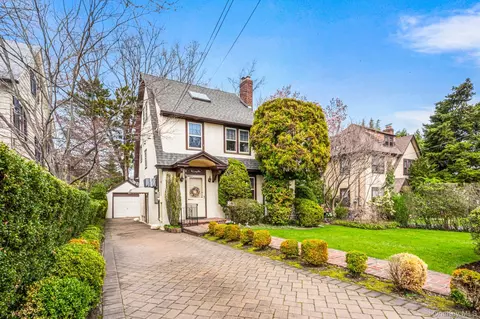 335 Warwick Ave, New York, NY 11363