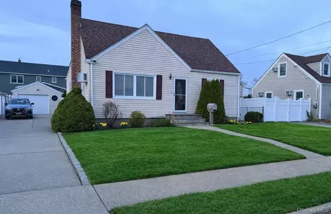 157 Ontario Ave, Massapequa, NY 11758