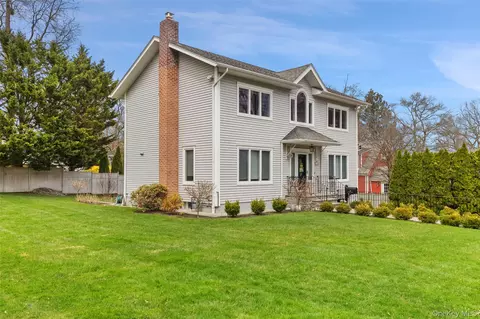 24 Jennings Rd, White Plains, NY 10605