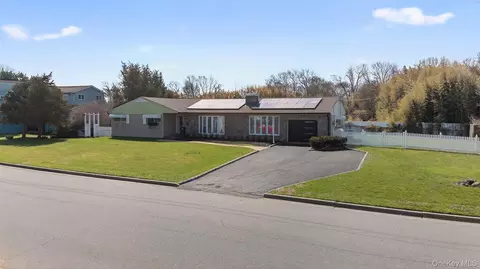 122 Marvin St, Patchogue, NY 11772