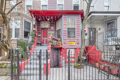 3113 12th St, Astoria, NY 11106