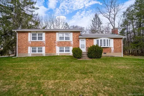 86 W Main St, Washingtonville, NY 10992