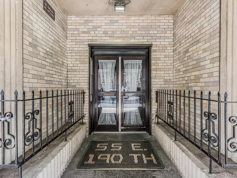 55 E 190 #57, New York, NY 10468