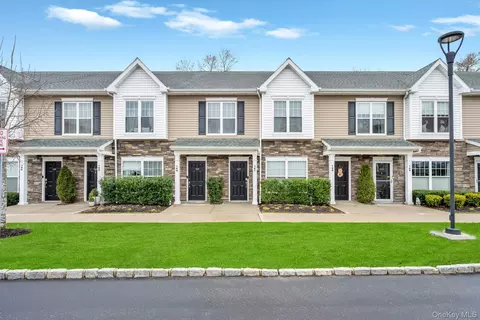 147 Ashley Ct, Central Islip, NY 11722