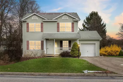 42 Autumn Dr, Poughkeepsie, NY 12603