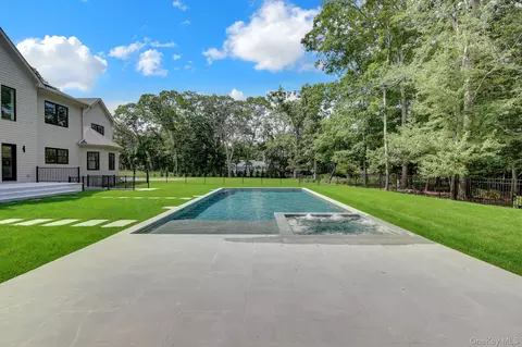 69 Jagger Ln, Westhampton, NY 11977
