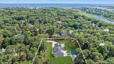 69 Jagger Ln, Westhampton, NY 11977