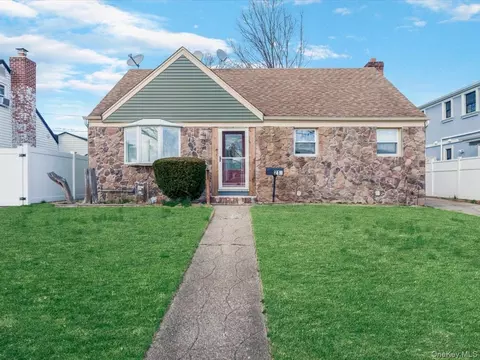 215 Hathaway Ave, Elmont, NY 11003