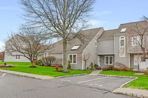 178 Fairway Dr, Kent, NY 10512