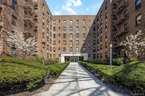 8035 Springfield Blvd #3C, New York, NY 11427