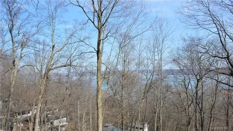 242 Tweed Blvd, Orangetown, NY 10960