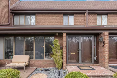 3 Oldfield, North Hempstead, NY 11576