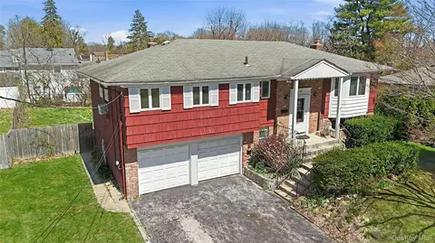 19 Duke Pl, Glen Cove, NY 11542