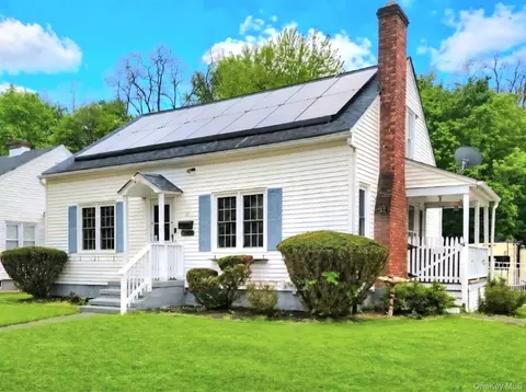 32 Arnold Blvd, Poughkeepsie, NY 12603