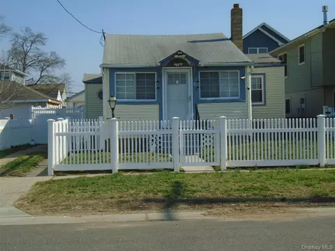 12 North Blvd, East Rockaway, NY 11518