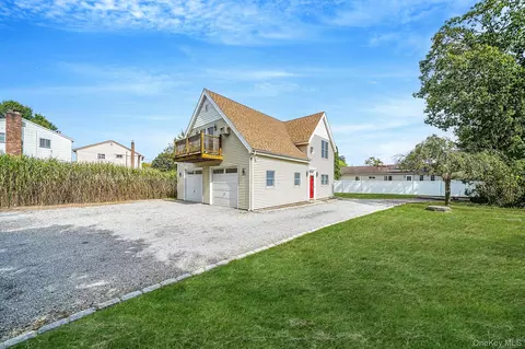 26 Bokel Rd, Ronkonkoma, NY 11779