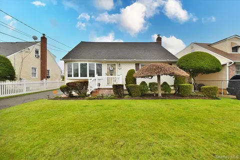 75 Beebe Ave, Hempstead, NY 11550