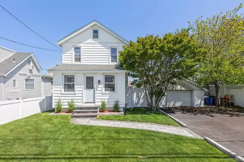 102 Clubhouse Rd, Bellmore, NY 11710