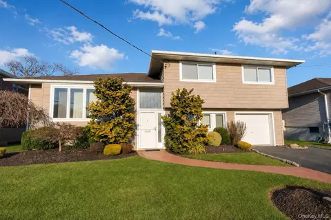3421 Turf Rd, Oceanside, NY 11572