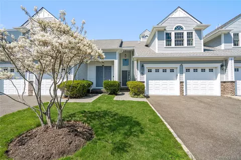 5 Sea Isle Lndg, Glen Cove, NY 11542