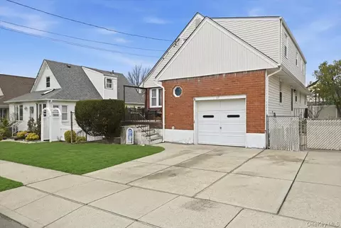 117 Terrace Ave, Floral Park, NY 11001
