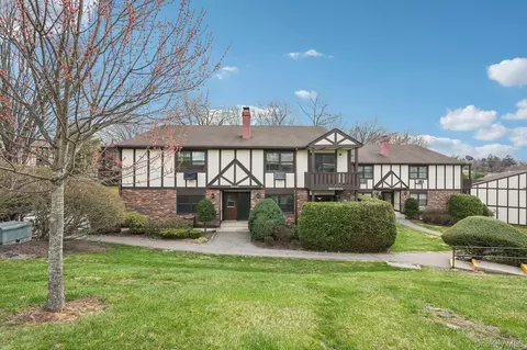 668 Sierra Vista Ln, Clarkstown, NY 10989