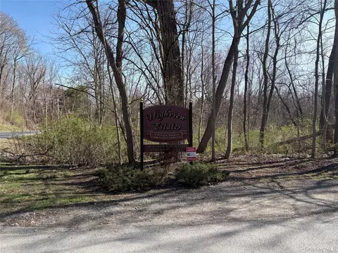 26 Cooper Rd #916, Arlington, NY 12603