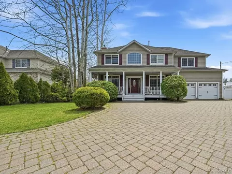 20 E Main St, Huntington, NY 11743