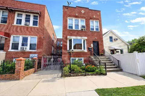 1402 Thieriot Ave, New York, NY 10460