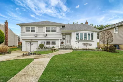 2626 Burro Ln, East Meadow, NY 11554