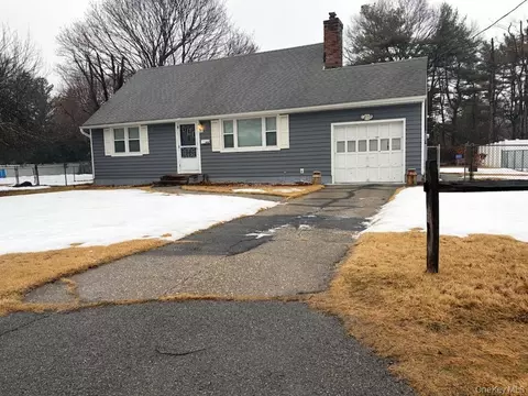 499 Old Country Rd, Deer Park, NY 11729