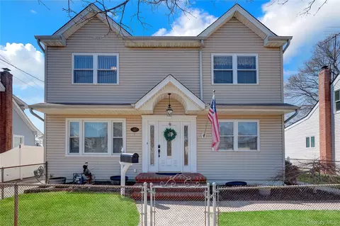 1105 N Broadway, Massapequa, NY 11758