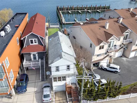 811 W Park Ave, Long Beach, NY 11561