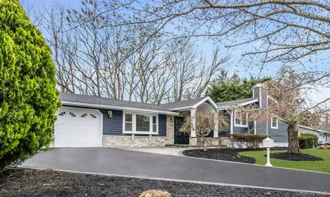 21 Fuller St, Dix Hills, NY 11746