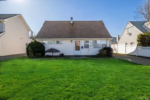 47 Hewlett Point Ave, East Rockaway, NY 11518