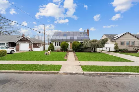 762 Buchanan Rd, East Meadow, NY 11554