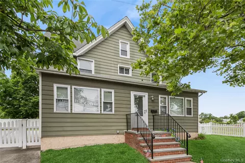 401 Ocean Ave, Malverne, NY 11565