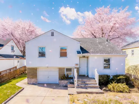 567 Oxford Rd, Cedarhurst, NY 11516