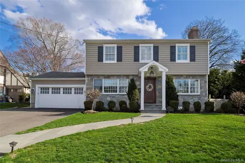 334 Raymond St, Rockville Centre, NY 11570